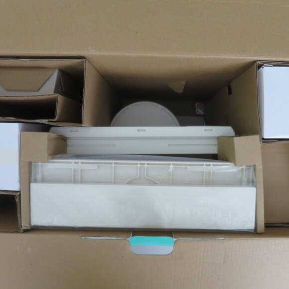 Calico Critters Elegant Town Manor Gift Set - Picture 14 of 15